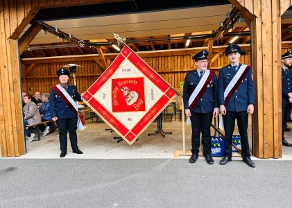 Unsere restaurierte Feuerwehr-Fahne